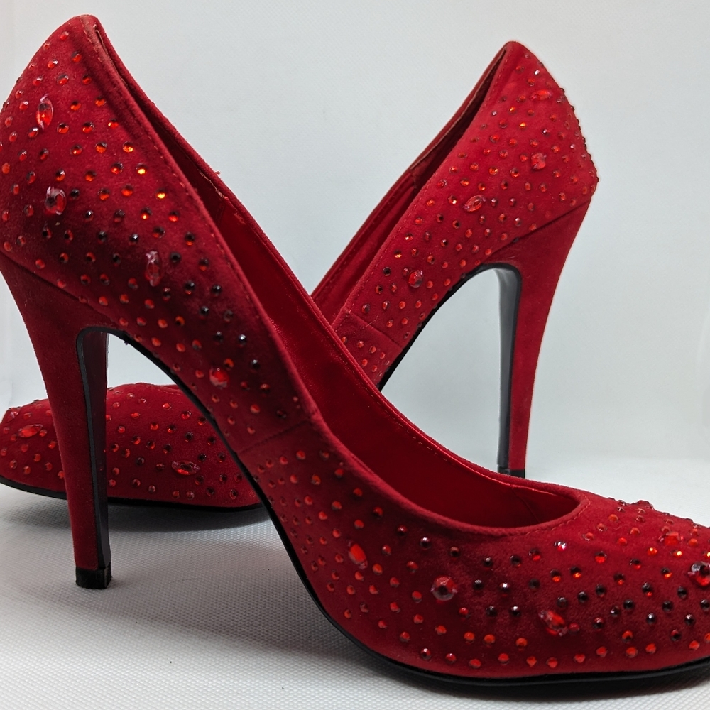 Halloween Must Have. Vintage Mixx stiletto bejeweled ruby red 4" heel size 6